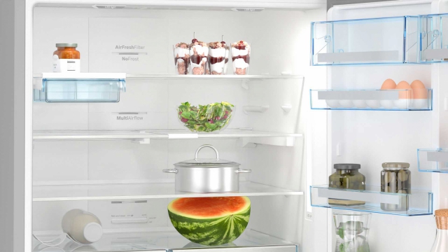 Холодильник з нижньою морозильною камерою BOSCH KGN86AI32U