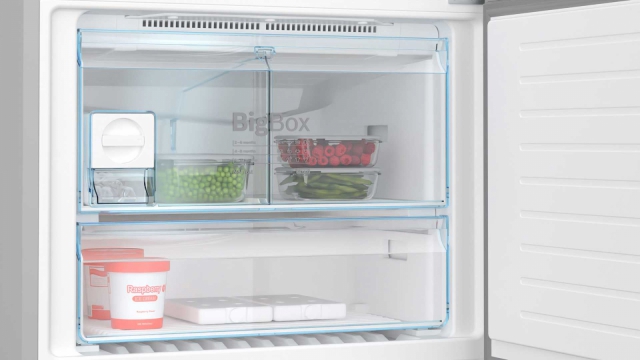 Холодильник з нижньою морозильною камерою BOSCH KGN86AI32U