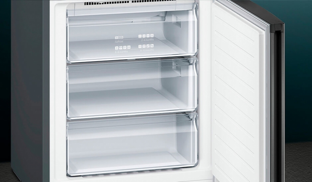 Холодильник з нижньою морозильною камерою Siemens KG49NXX306